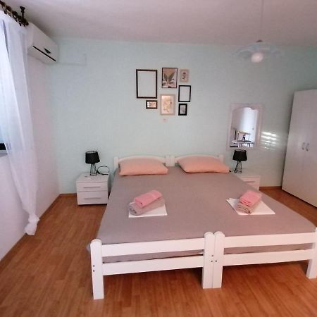 Apartments And Rooms Sanja Sibinj Krmpotski Extérieur photo