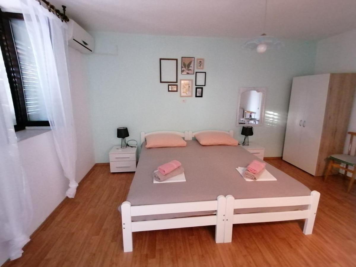 Apartments And Rooms Sanja Sibinj Krmpotski Extérieur photo